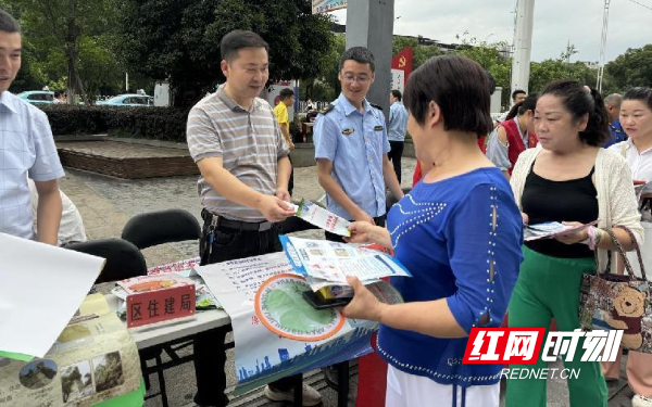 冷水滩区住建局开展2024年全国安全生产月咨询日活动(图2)