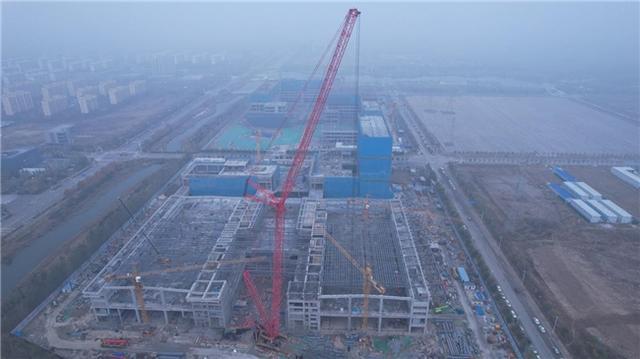盐碱地项目钢结构主体框架成功完成吊装